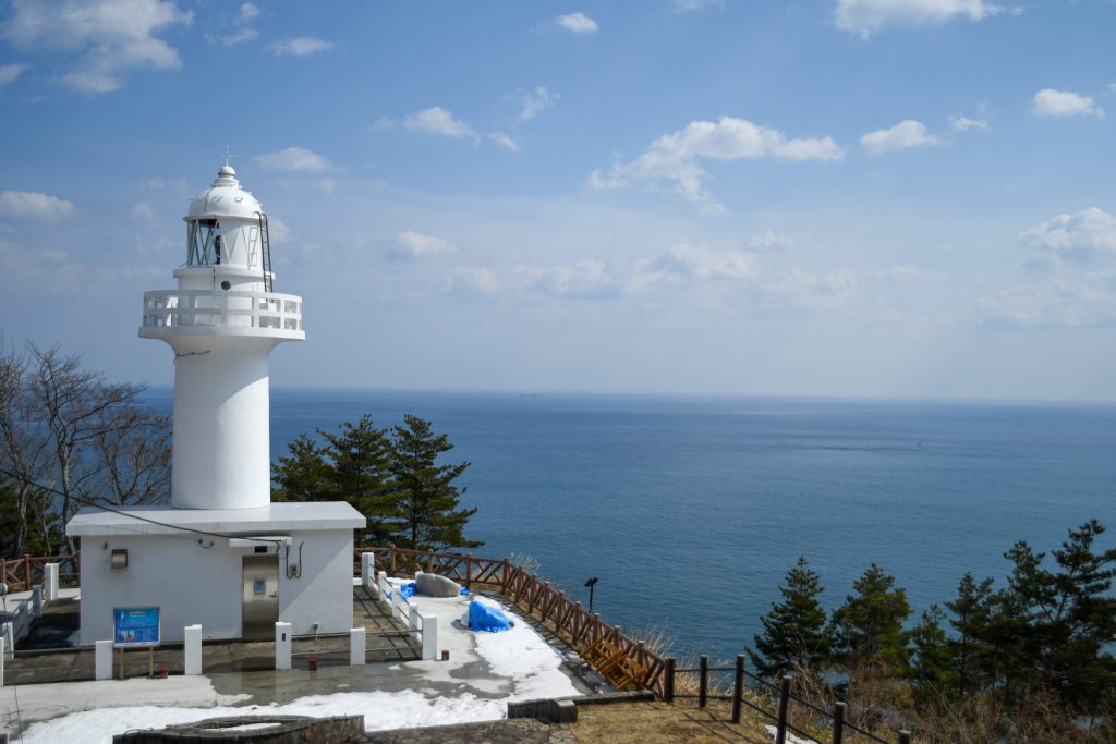 春待ちの灯台