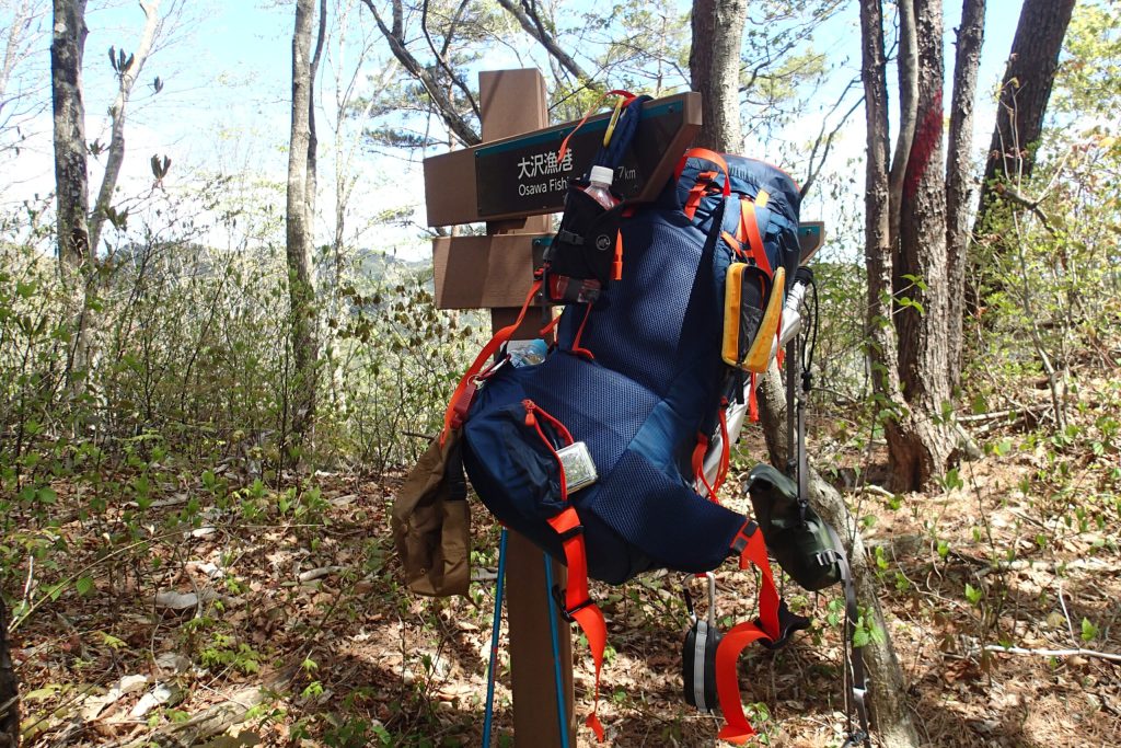 荷をおろして